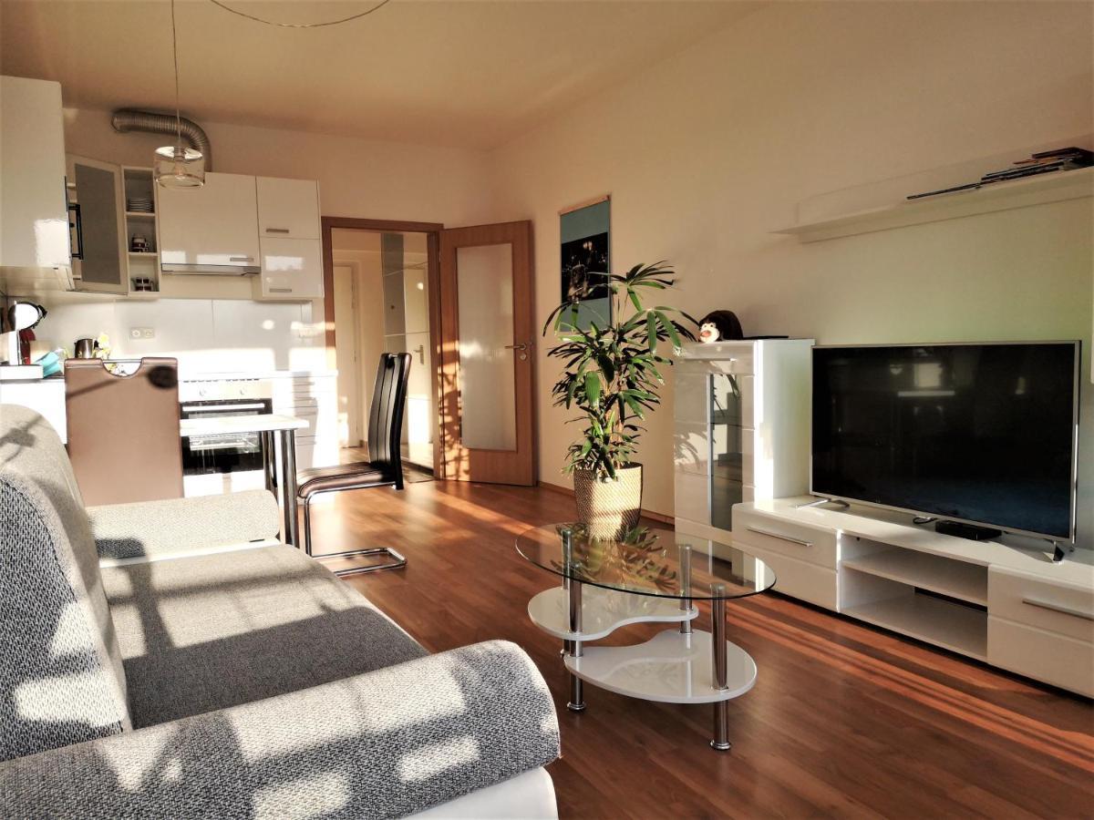New Apartment With Garage Parking Brno Bagian luar foto