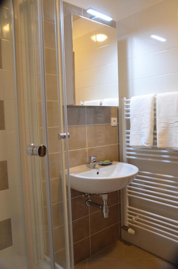 New Apartment With Garage Parking Brno Bagian luar foto