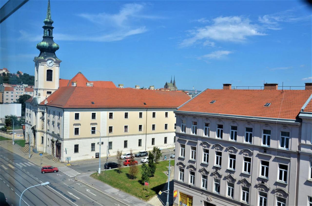 New Apartment With Garage Parking Brno Bagian luar foto