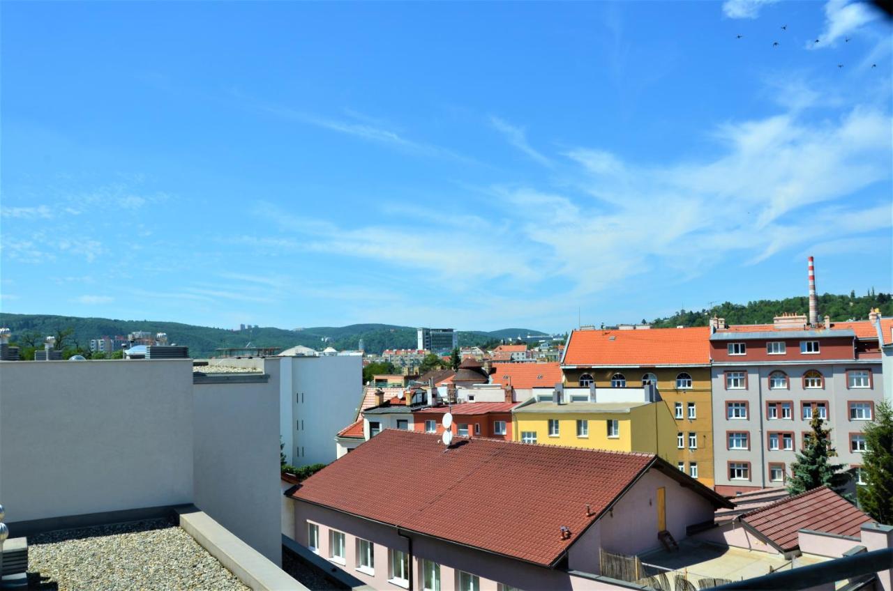 New Apartment With Garage Parking Brno Bagian luar foto